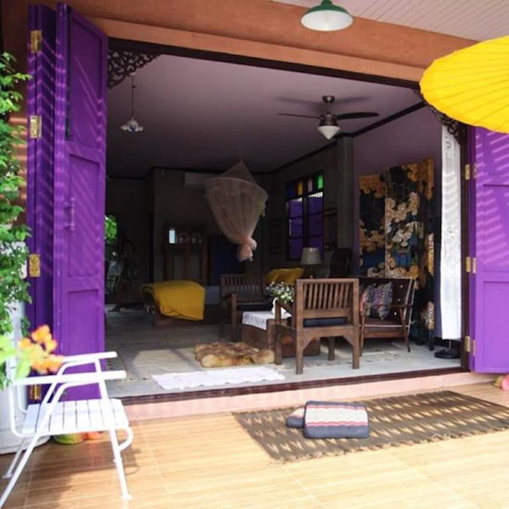 Bangluang House Hotel Bangkok Exterior photo