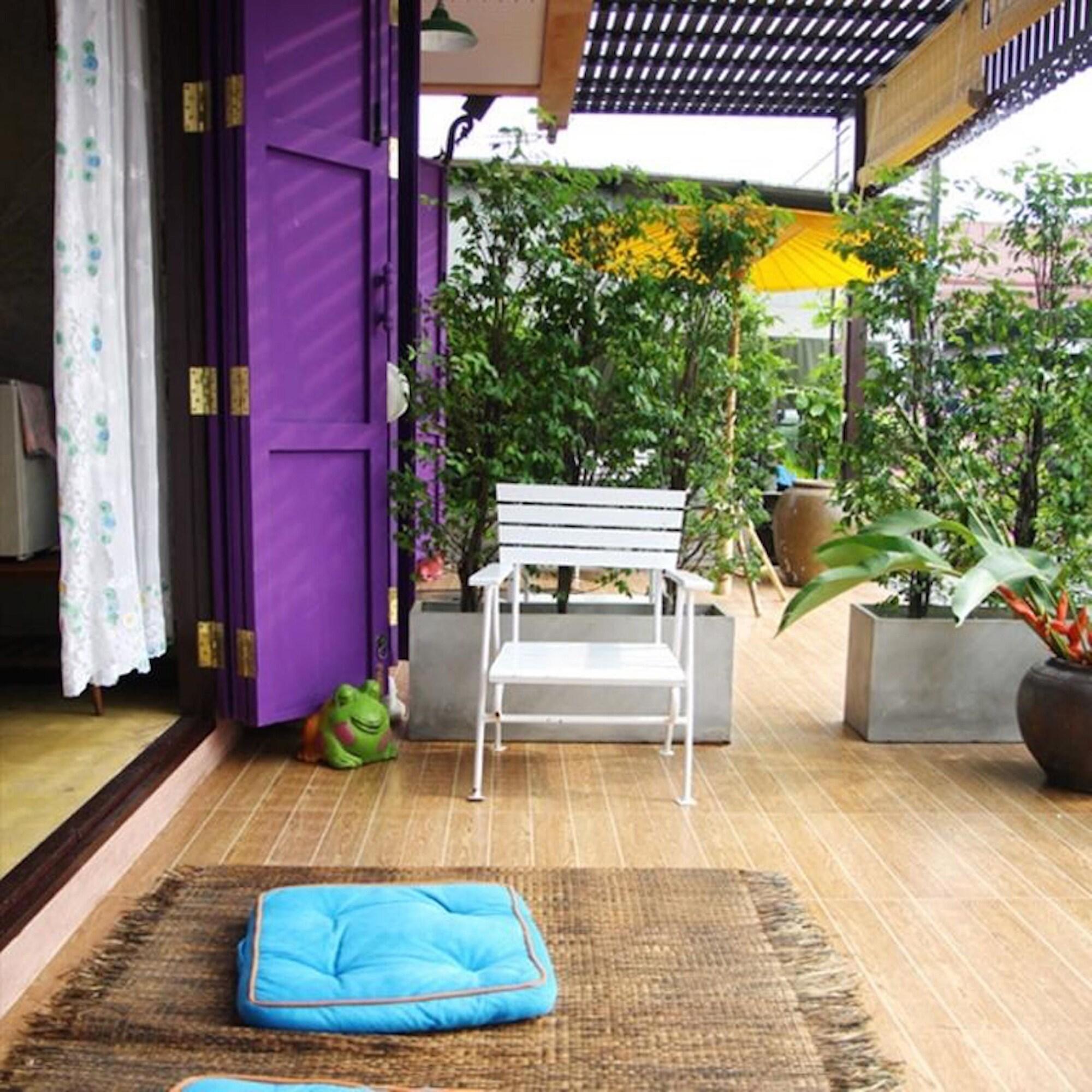 Bangluang House Hotel Bangkok Exterior photo