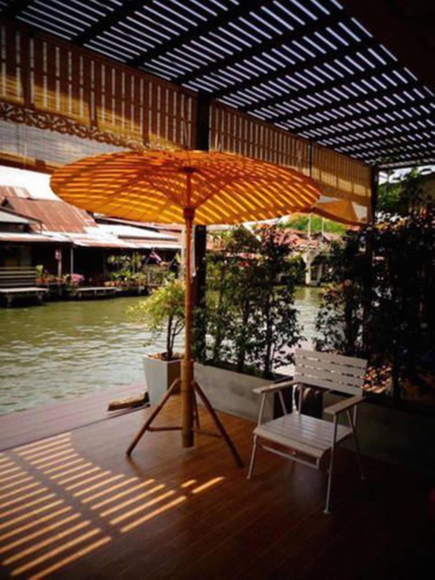 Bangluang House Hotel Bangkok Exterior photo