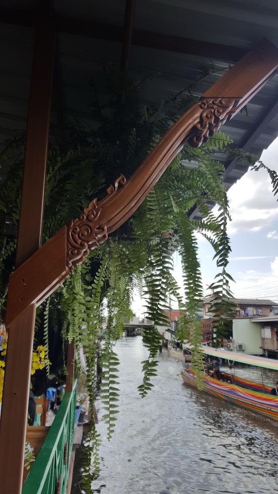 Bangluang House Hotel Bangkok Exterior photo