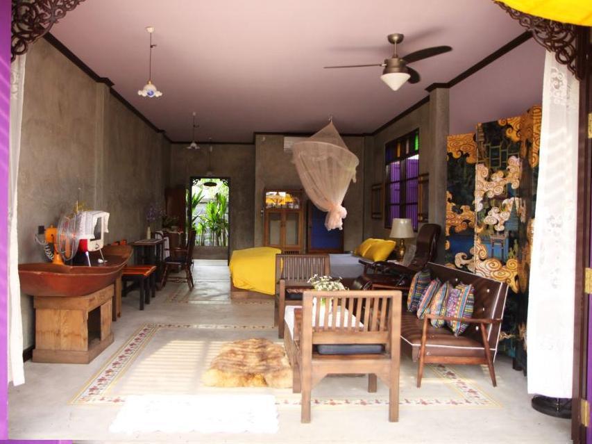 Bangluang House Hotel Bangkok Exterior photo