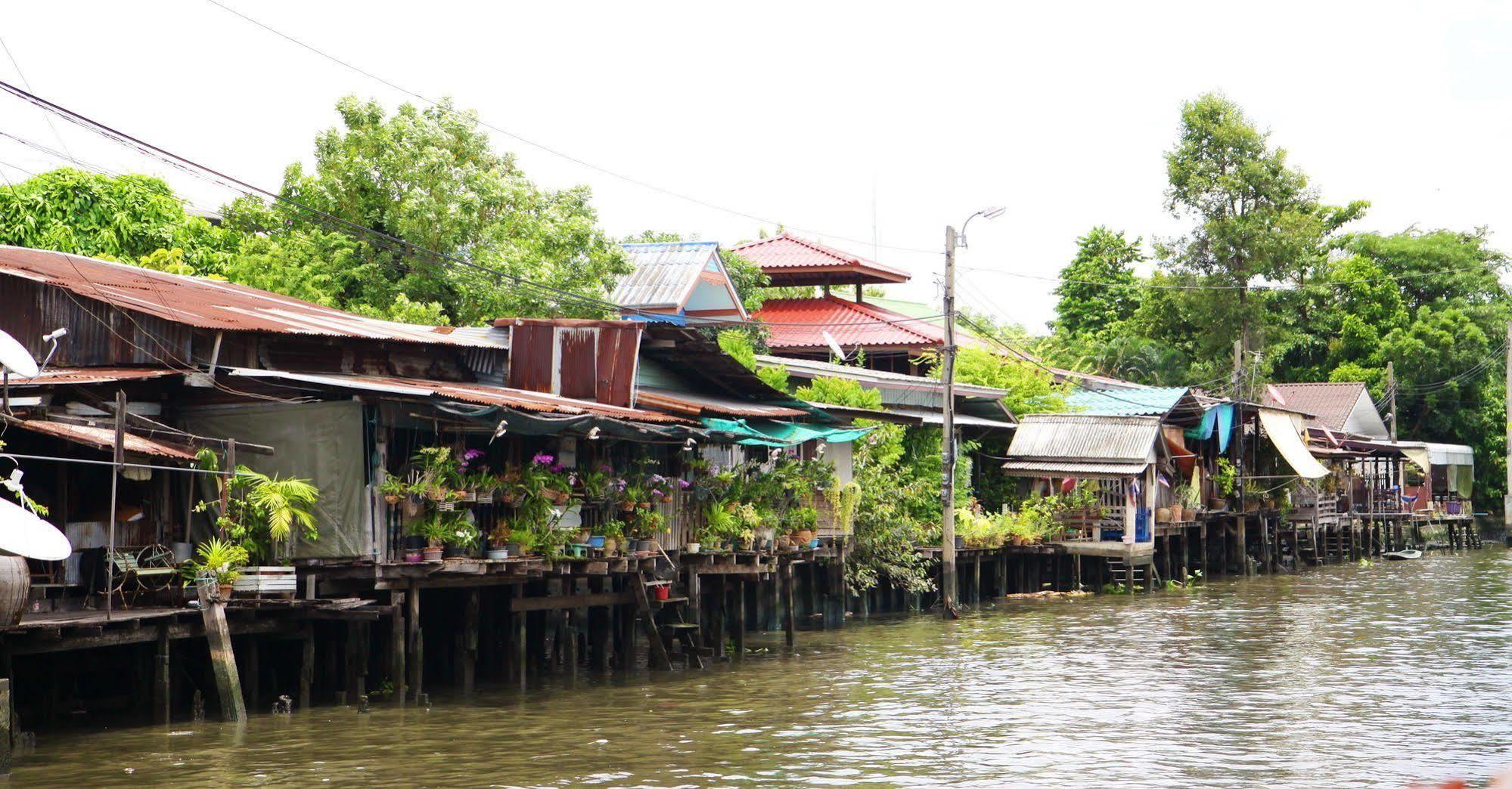 Bangluang House Hotel Bangkok Exterior photo