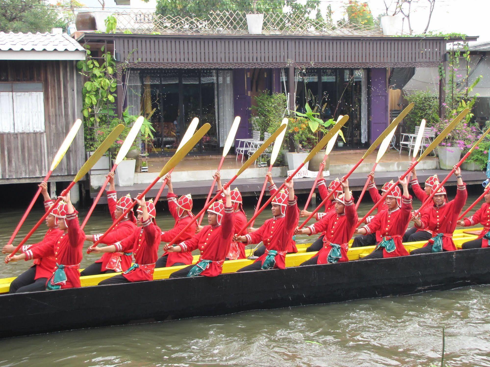 Bangluang House Hotel Bangkok Exterior photo